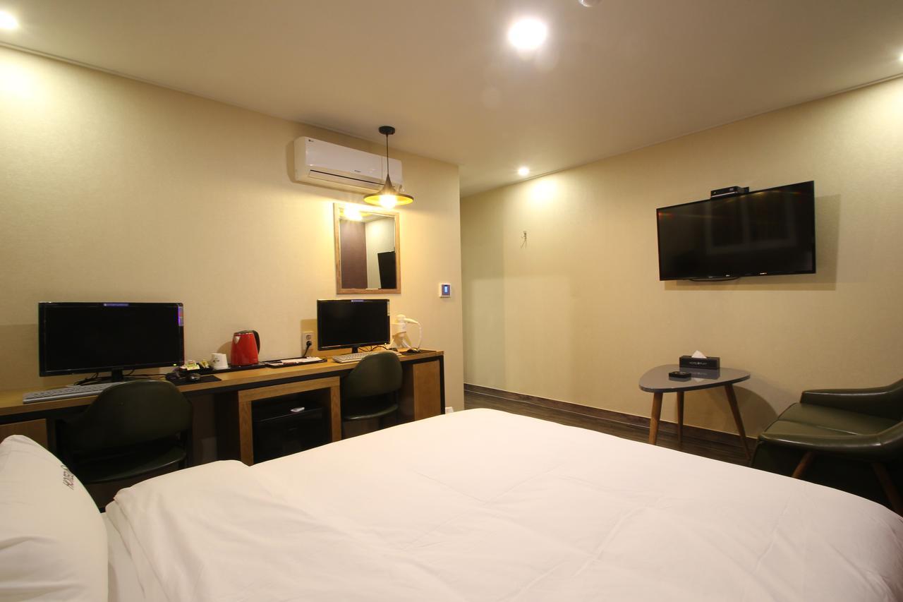 Hotel Play Пхохан Экстерьер фото